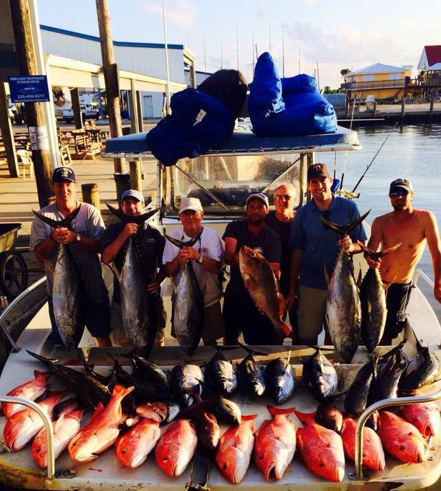 Fish Commander Offshore Fishing Charters: BLUE WATER TUNA FISHING 32'