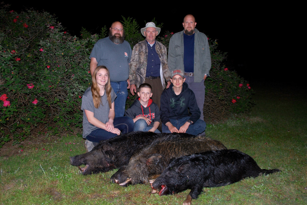 Red Bluff Lodge: Night Hog Hunt